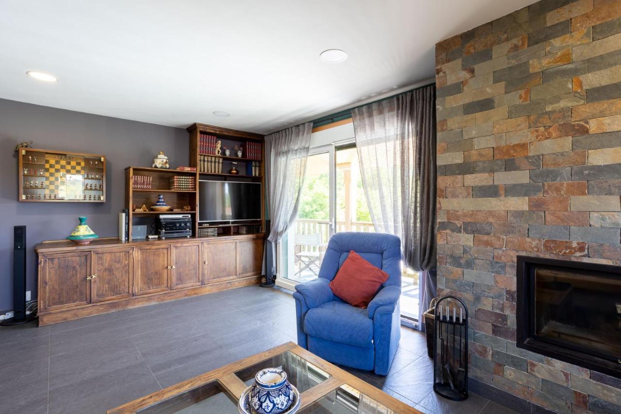 Le Llar Casa Con 2 Piscinas 1 Climatizada Interior Muy Cerca De Santiago De Compostela Holiday home Ames